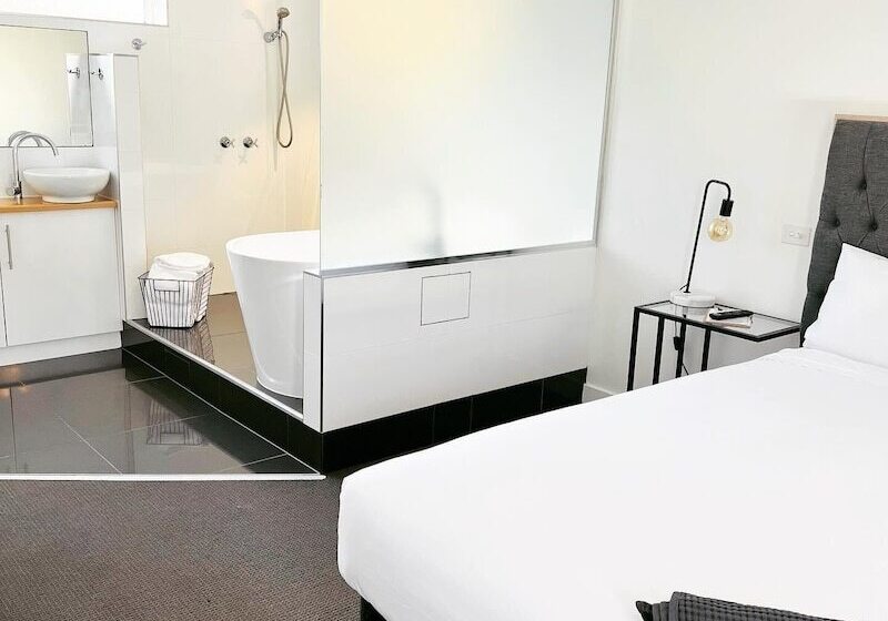 디럭스 스위트, Tower Motel Marysville
