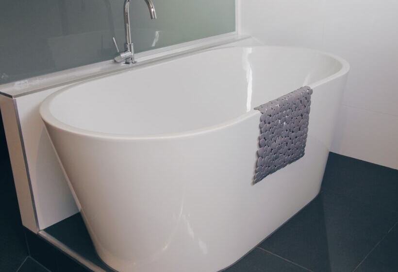 جناح ديلوكس, Tower Motel Marysville