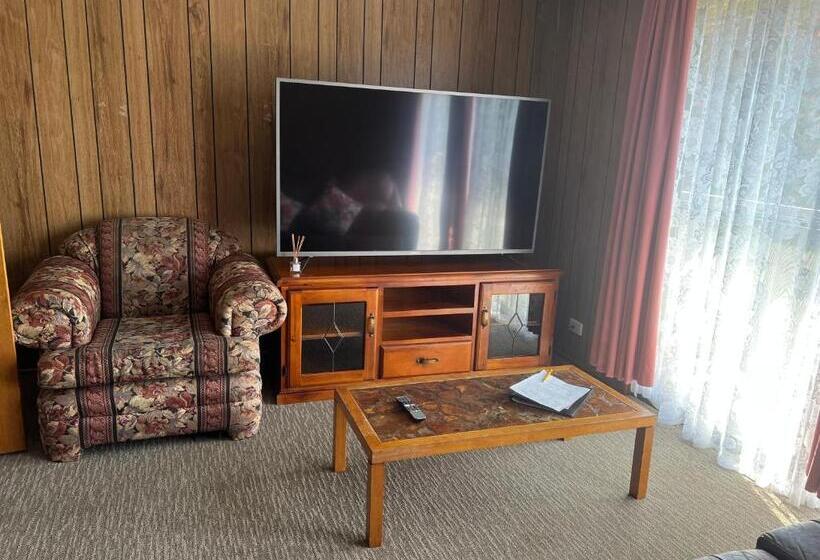 Хижина, Woodmans Hill Motel