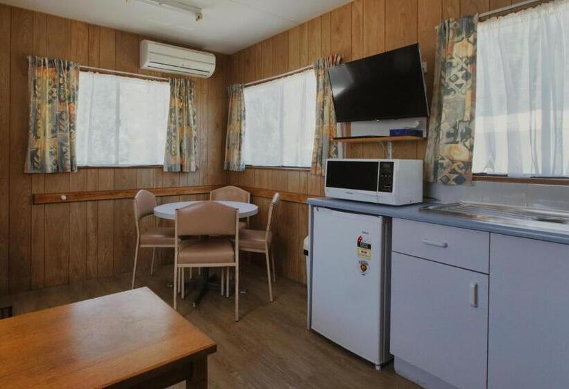 Хижина, Woodmans Hill Motel