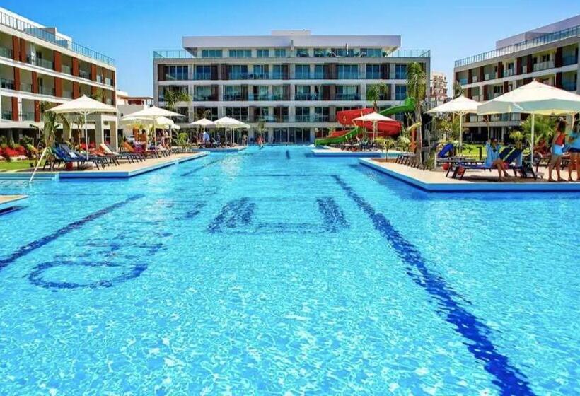 استودیوی استاندارد, Courtyard Long Beach Holiday Resort