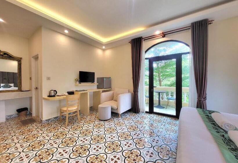 اتاق استاندارد با چشم‌انداز کوهستان, Hang Meas Boutique
