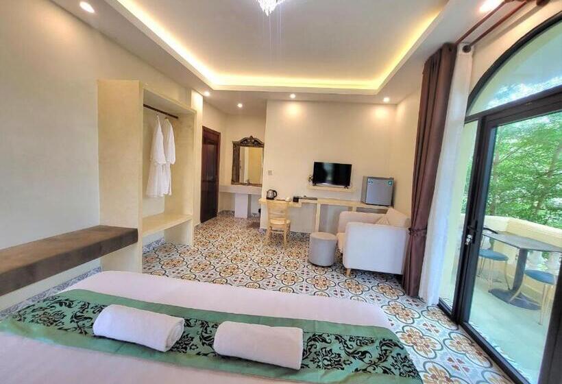 اتاق استاندارد با چشم‌انداز کوهستان, Hang Meas Boutique