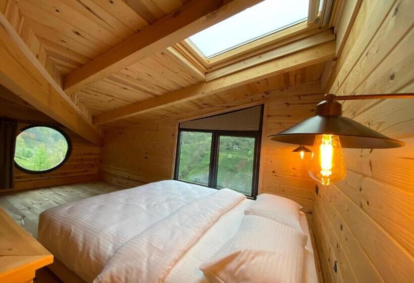 발코니가 있는 4인용 스탠다드 룸, Suvand House