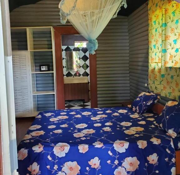 اتاق یک تخته با چشم‌انداز استخر, Bungalow Chez Mouch Nosy Be 6