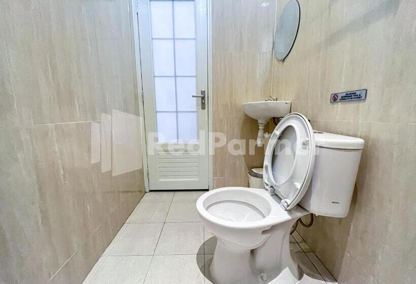 豪华房间, Jenggo Riverside Mitra Reddoorz Near Kampung Inggris Pare