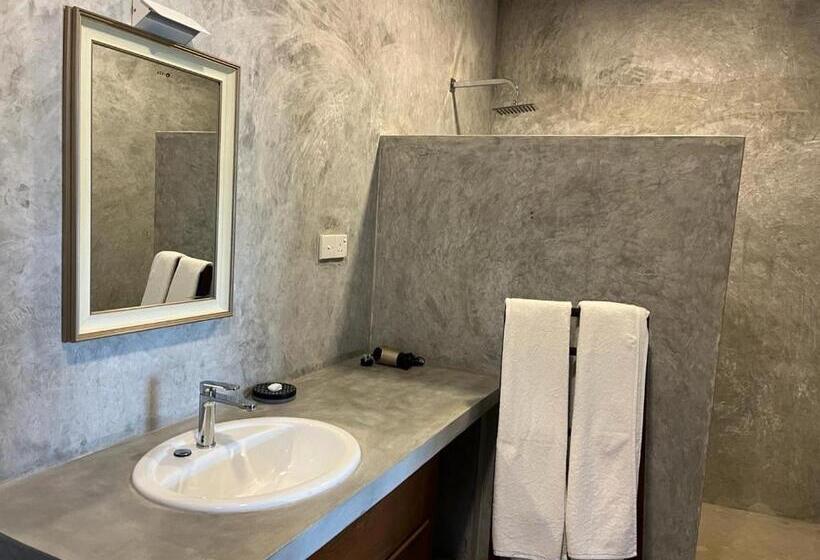 اتاق استاندارد با بالکن, Par 5 Golf Villa