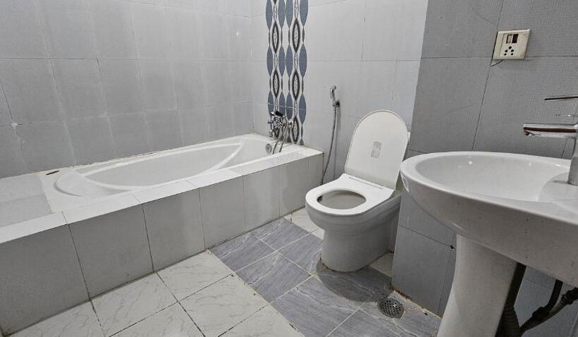 اتاق لوکس خانوادگی, Simara