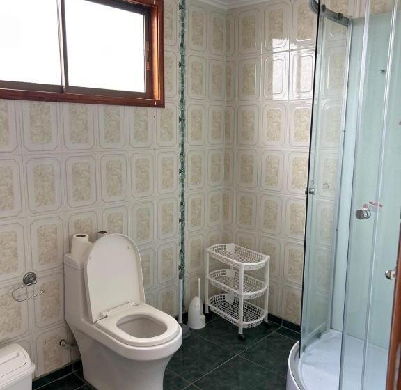 اتاق اکونومی, Amplia Casa Con Muchas Habitaciones
