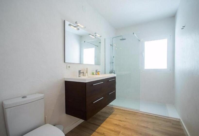 اتاق سه نفره سوپریور با چشم‌انداز دریا, Victoria Sunset Suites