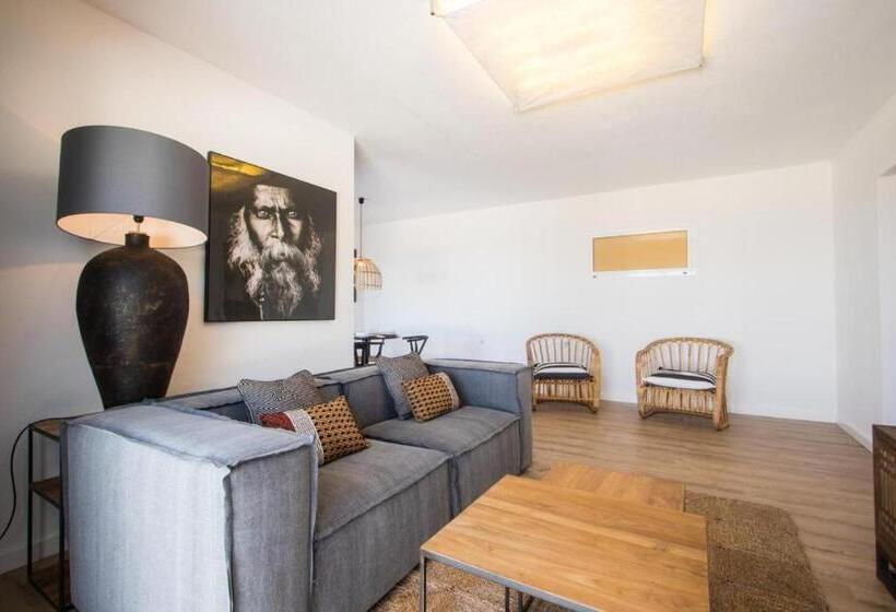 اتاق سه نفره سوپریور با چشم‌انداز دریا, Victoria Sunset Suites