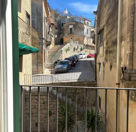 اتاق استاندارد سه نفره, L  Antico Borgo Ibla