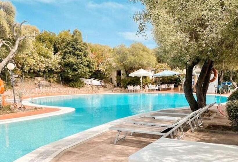 آپارتمان 1 خوابه, Residence With Swimming Pool In Badesi, Apartments With Air Conditioning And Private Outdoor Area