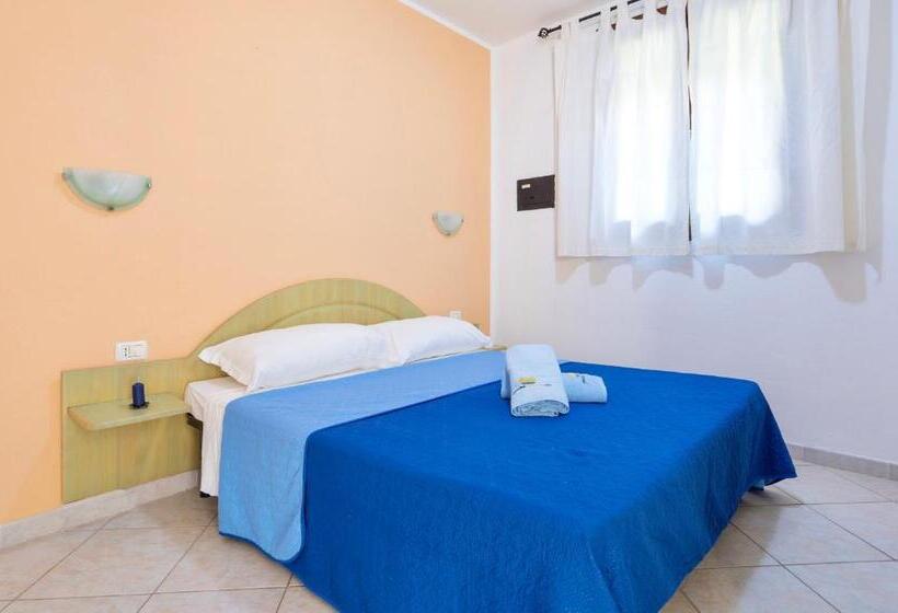 آپارتمان 1 خوابه, Residence With Swimming Pool In Badesi, Apartments With Air Conditioning And Private Outdoor Area