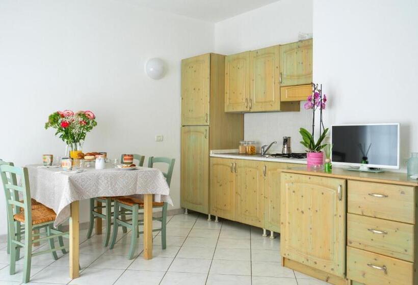 آپارتمان 1 خوابه با چشم‌انداز دریا, Residence With Swimming Pool In Badesi, Apartments With Air Conditioning And Private Outdoor Area