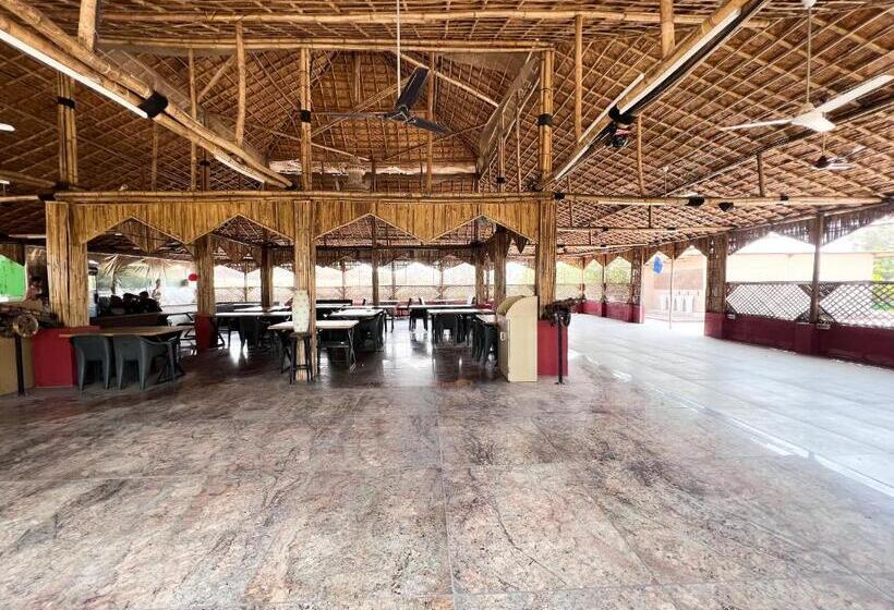 Номер Стандарт Вид на Горы, Zestin Hill Resort Lonavala