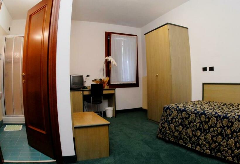 Номер Стандарт Индивидуальный, Albergo Alla Campana