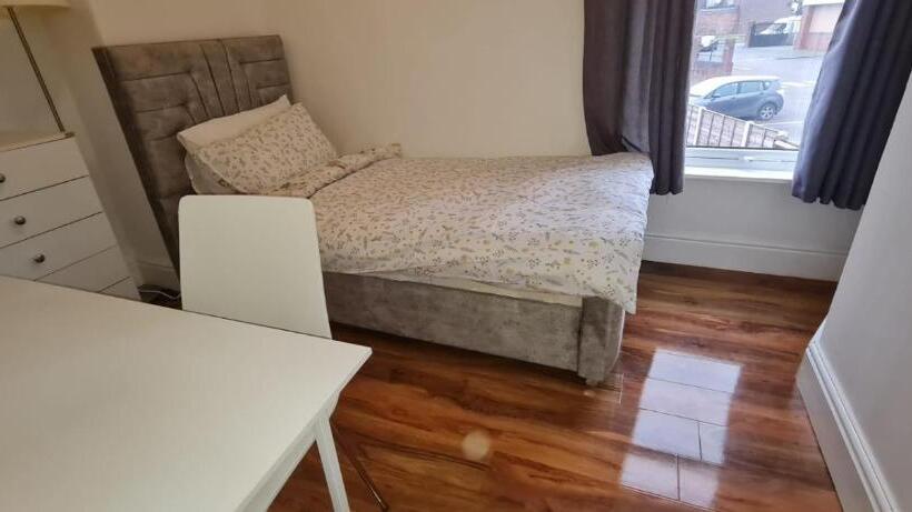 חדר סטנדרד יחיד חדר אמבטיה משותף, Scotland Street, Newton Heath