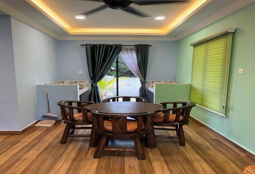 Люкс Повышенной Комфортности, Capital O 90949 Pelangi Beach Resort Mersing