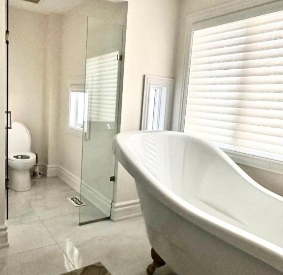 4인용 스탠다드 룸, Beautiful House Near North York Center