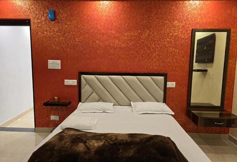 Номер Deluxe Кровать Кинг, Sarojini Garden Hotel & Restaurant