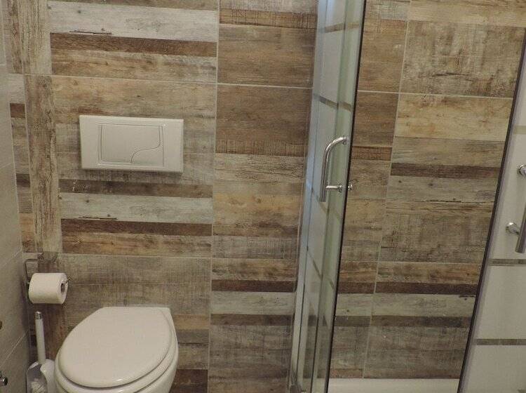חדר סטנדרט לשלושה, La Suite Rooms & Apartments