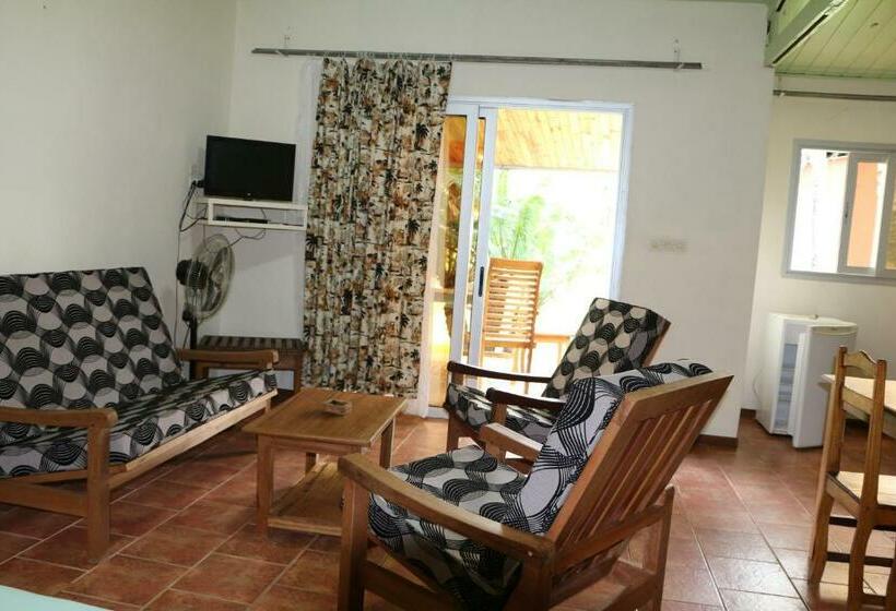 بانگلوی استاندارد, De La Baie