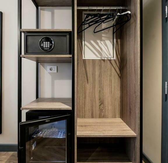 Номер Superior, Lory
