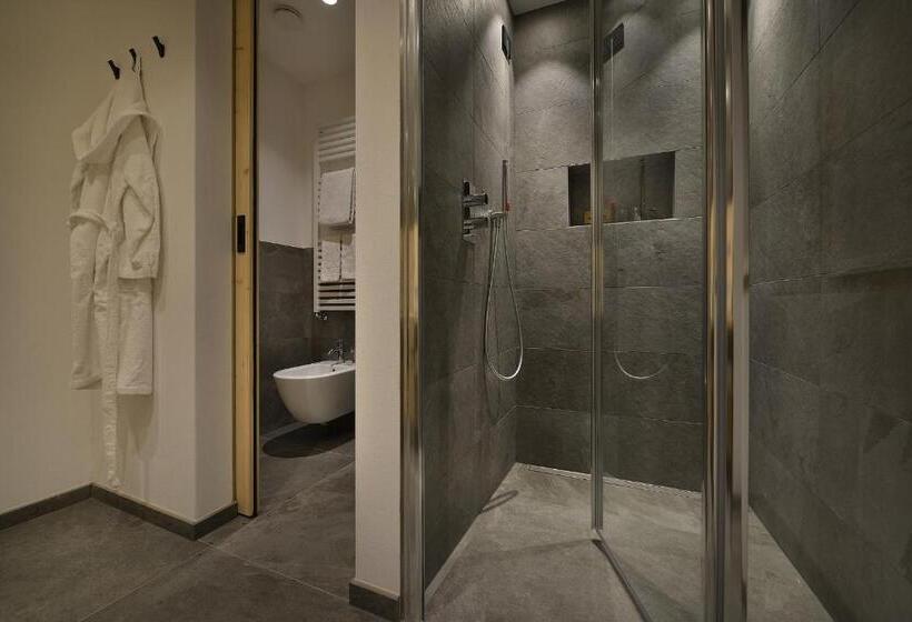 سوییت جونیور با بالکن, Valtellina