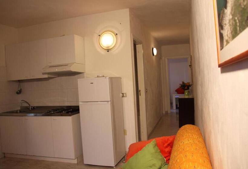 آپارتمان 1 خوابه با چشم‌انداز دریا, Residence Gli Stingi