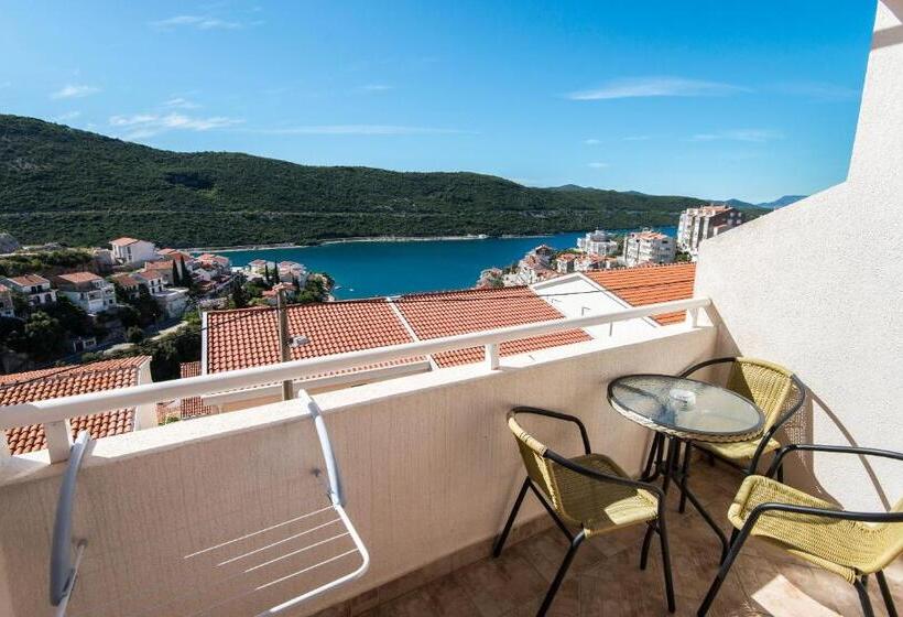 Triple Room Sea View, Ami M