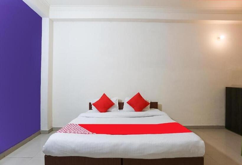 Quarto Basic, Oyo 30615 Hotel Rock Inn