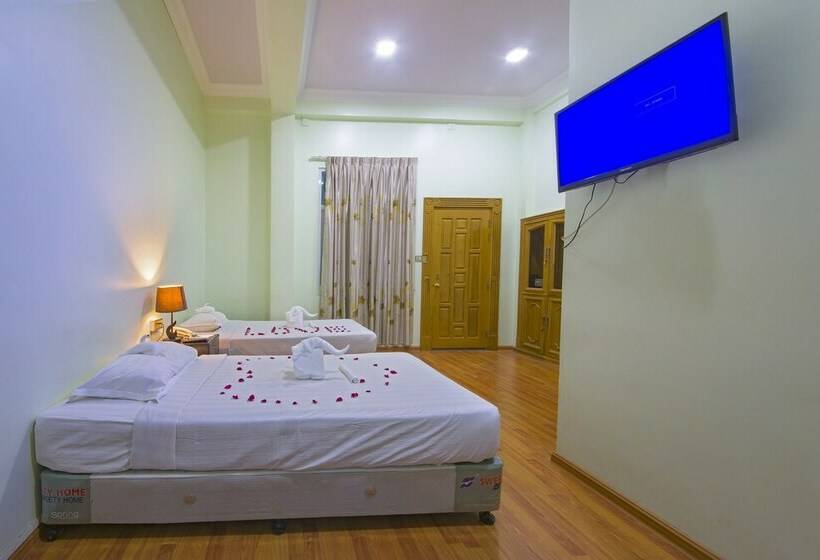 اتاق سوپریور, Myat Nan Taw Win