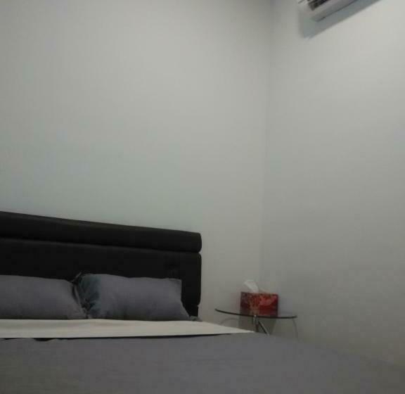 اتاق استاندارد, Moon Eleven Hostel Near Klia & Klia2
