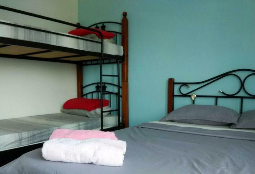 اتاق خانوادگی, Moon Eleven Hostel Near Klia & Klia2