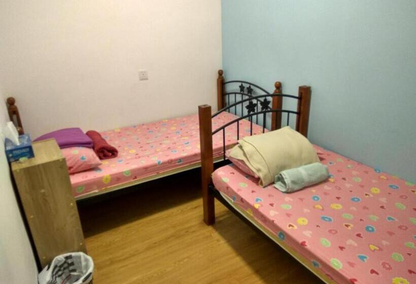 اتاق استاندارد با سرویس بهداشتی مشترک, Moon Eleven Hostel Near Klia & Klia2