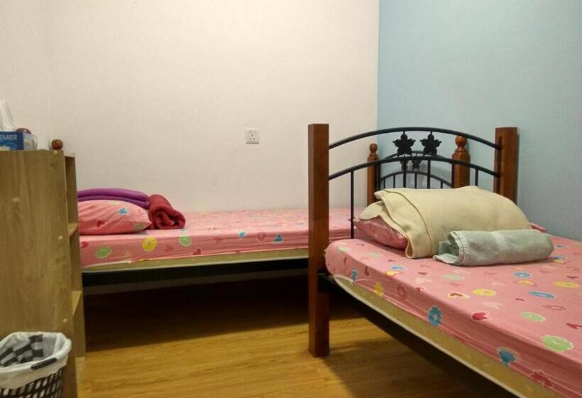 اتاق استاندارد با سرویس بهداشتی مشترک, Moon Eleven Hostel Near Klia & Klia2