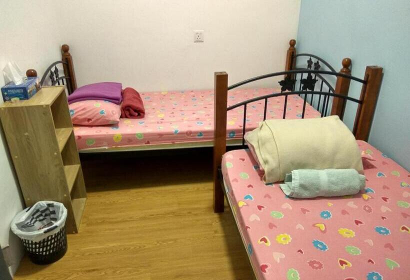 اتاق استاندارد با سرویس بهداشتی مشترک, Moon Eleven Hostel Near Klia & Klia2
