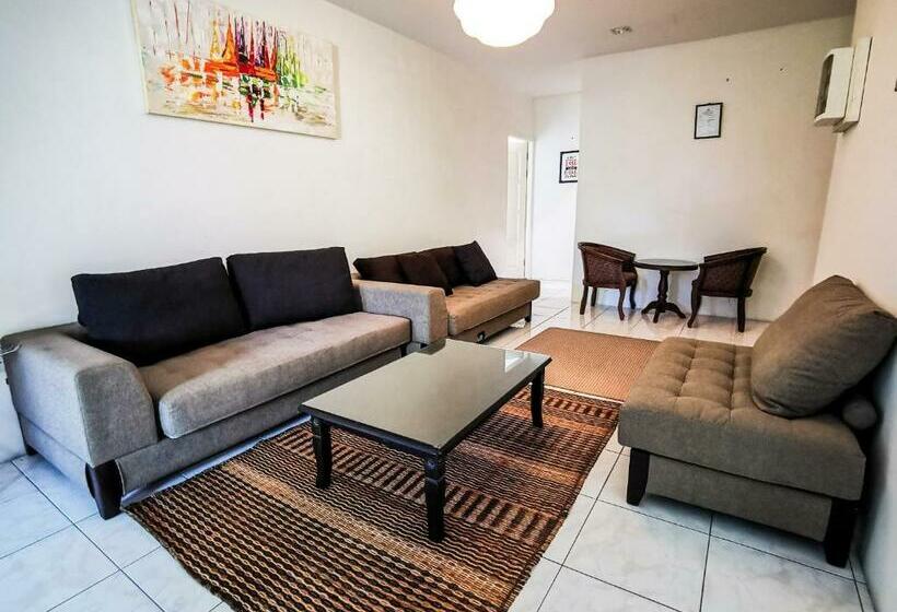 디럭스 룸 킹사이즈 침대, Natol Homestay   Kuching