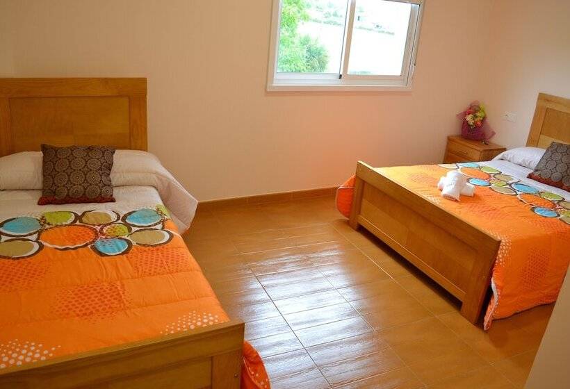 اتاق استاندارد با سرویس بهداشتی مشترک, Albergue Montoto   Hostel