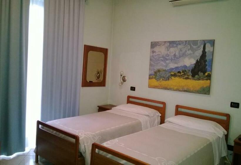 غرفة قياسية فردية, La Rotonda