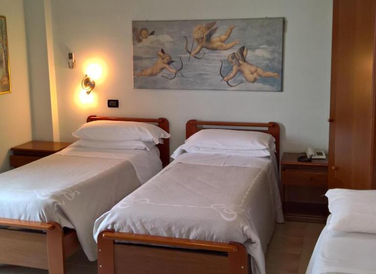 غرفة قياسية ثلاثية, La Rotonda