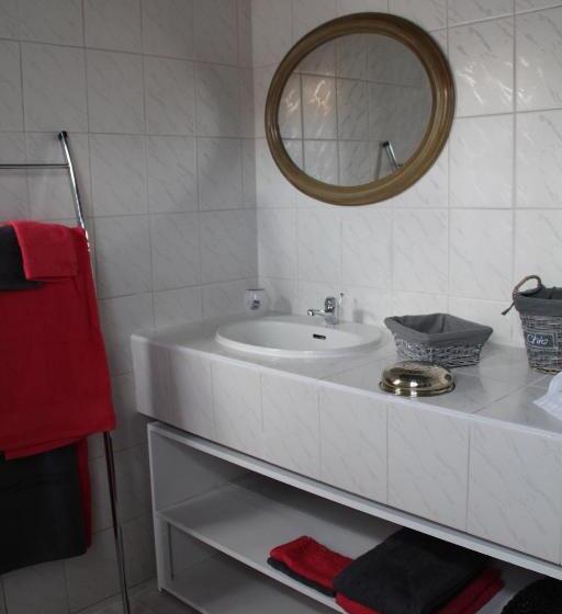 Номер Стандарт, Une Chambre En Ville