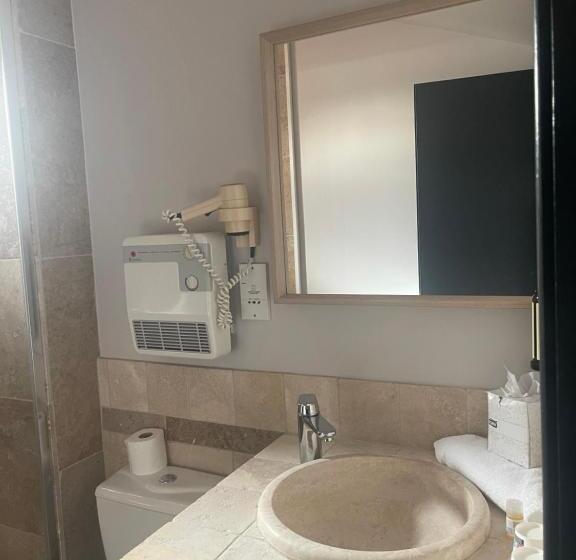 Habitación Triple Estándar, Le Victoria Boutique Hôtel