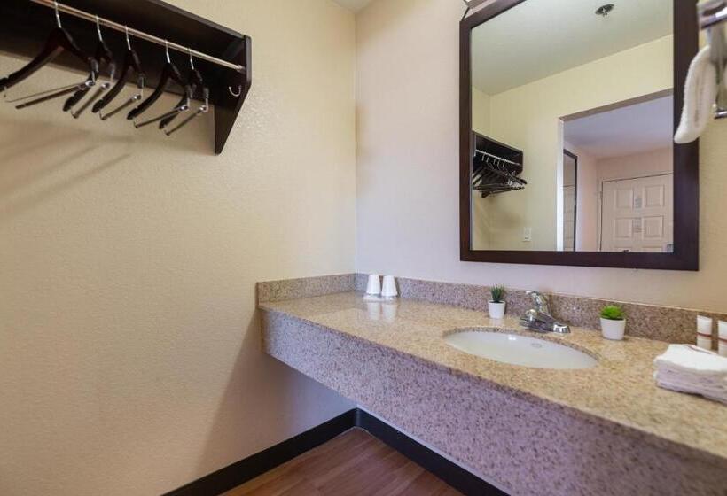 스탠다드 스튜디오 킹침대, Sacramento Inn & Suites