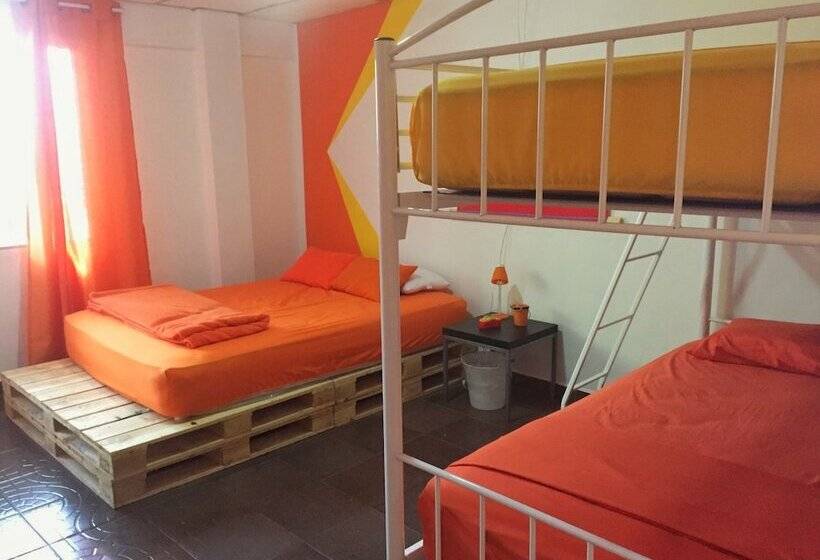 Номер Стандарт Четырехместный Совместный Санузел, Acuarela Hostal