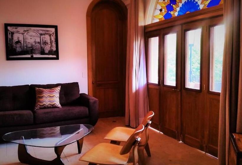 جناح إدارى, La Isabela Suites