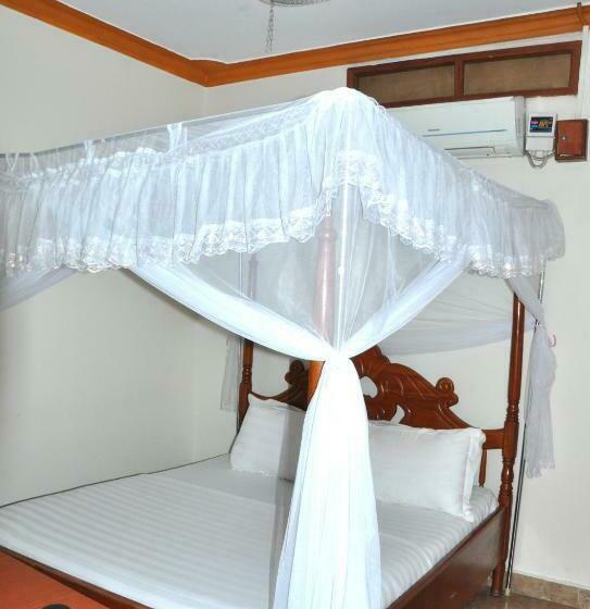اتاق لوکس, Sandton Hotel Kasese