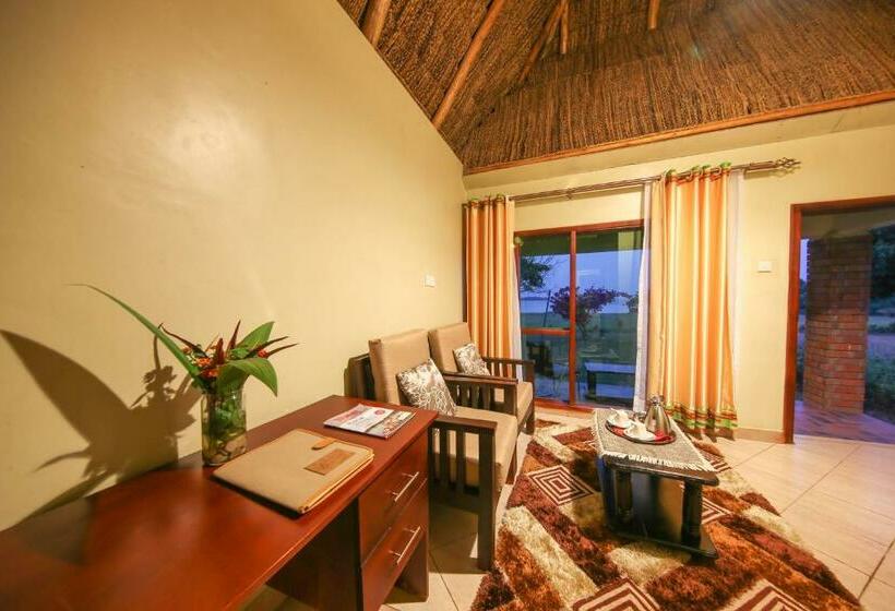 اتاق استاندارد سه نفره, Victoria Forest Resort