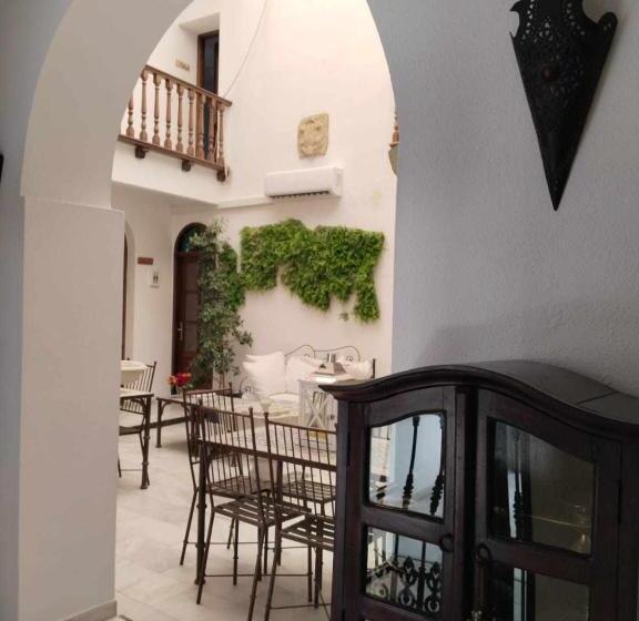 اتاق استاندارد با وان آب گرم, Hostel Mayflowers